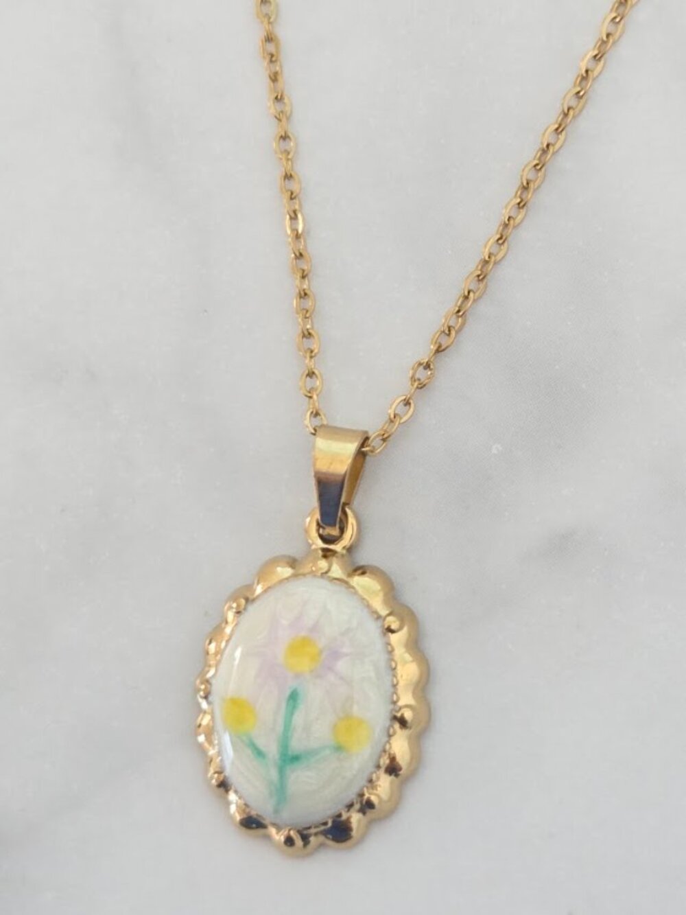Gold Tone Floral Oval Pendant Necklace Dainty Vintage Style